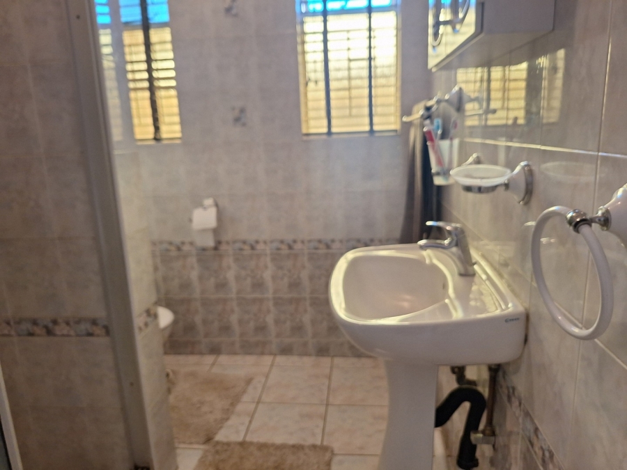 5 Bedroom Property for Sale in Mohadin North West